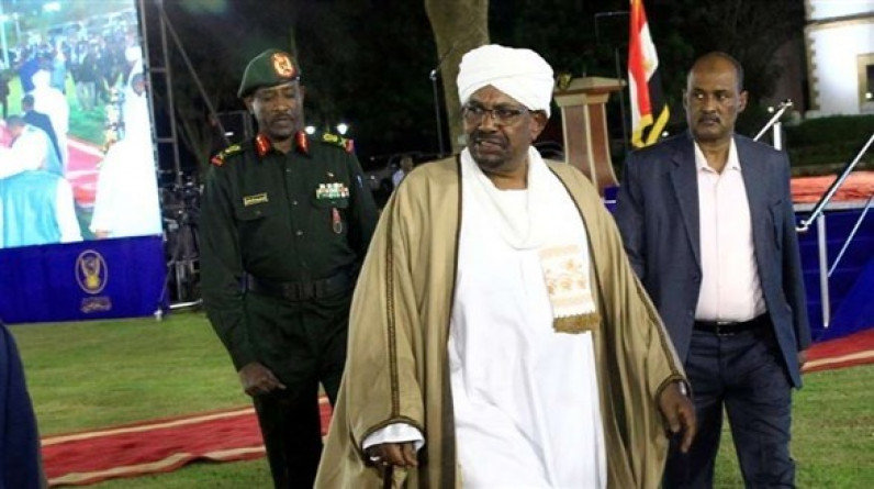 عزمي عبد الرازق يكتب: في ذكرى سقوط “الإنقاذ”.. هل ثمة خيانة أطاحت بنظام البشير؟