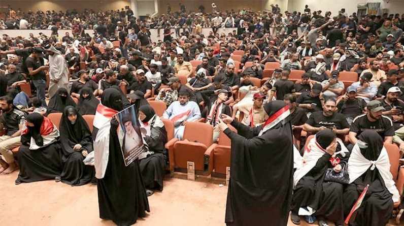 هيفاء زنكنة تكتب: اقتحام البرلمان… كوميديا العراق السوداء